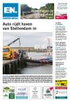 Auto rijdt haven van Stellendam in